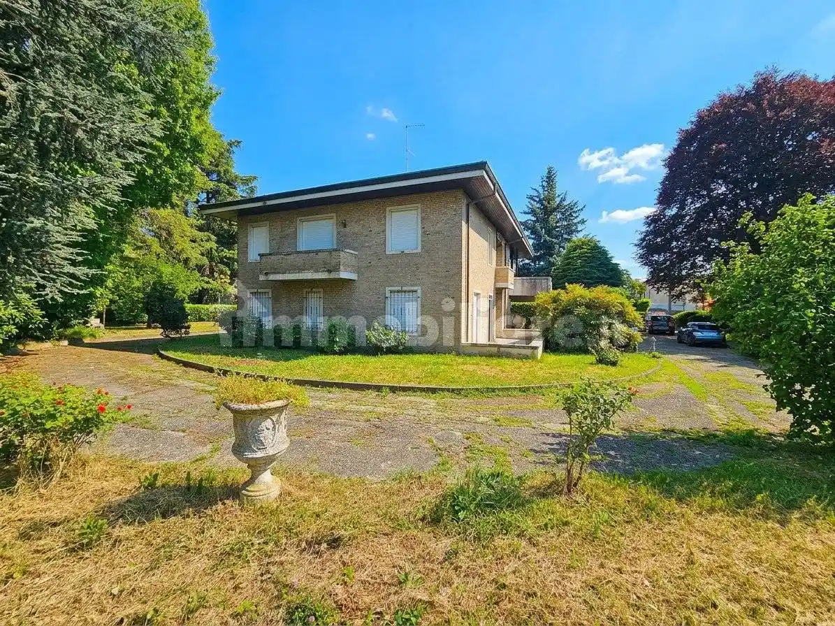 Villa in vendita a Villa d'Adda