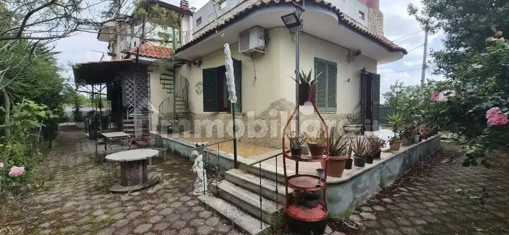 Casa indipendente in vendita a Giugliano in Campania