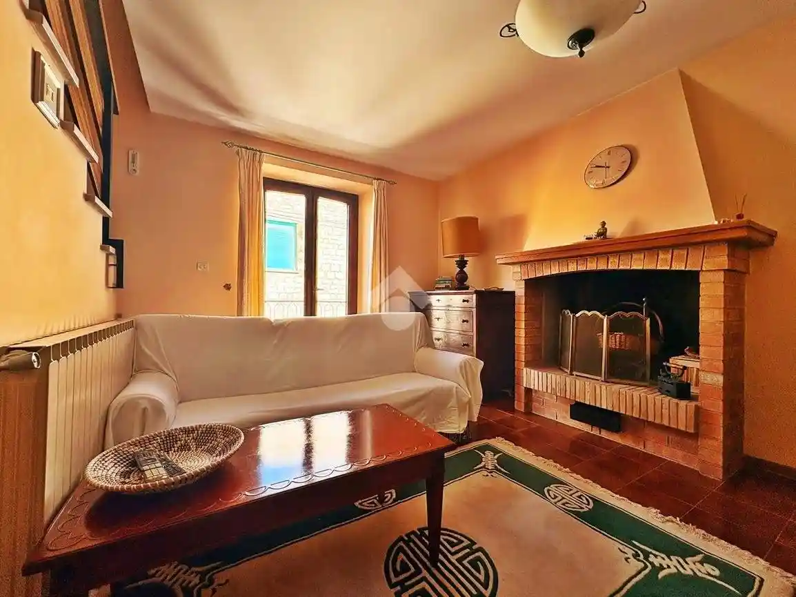 Casa indipendente in vendita a Fossato di Vico