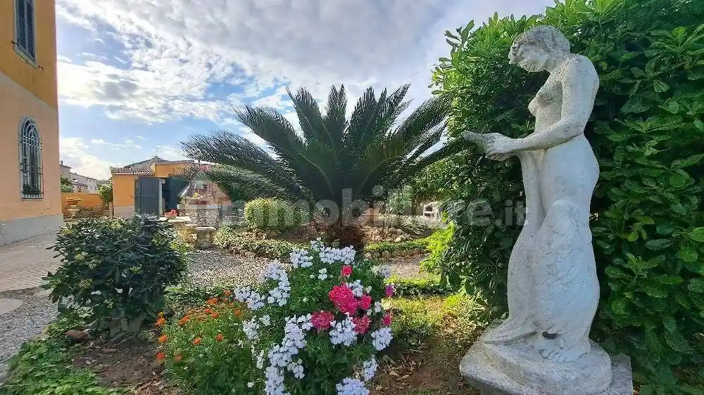 Villa in vendita a Cascina