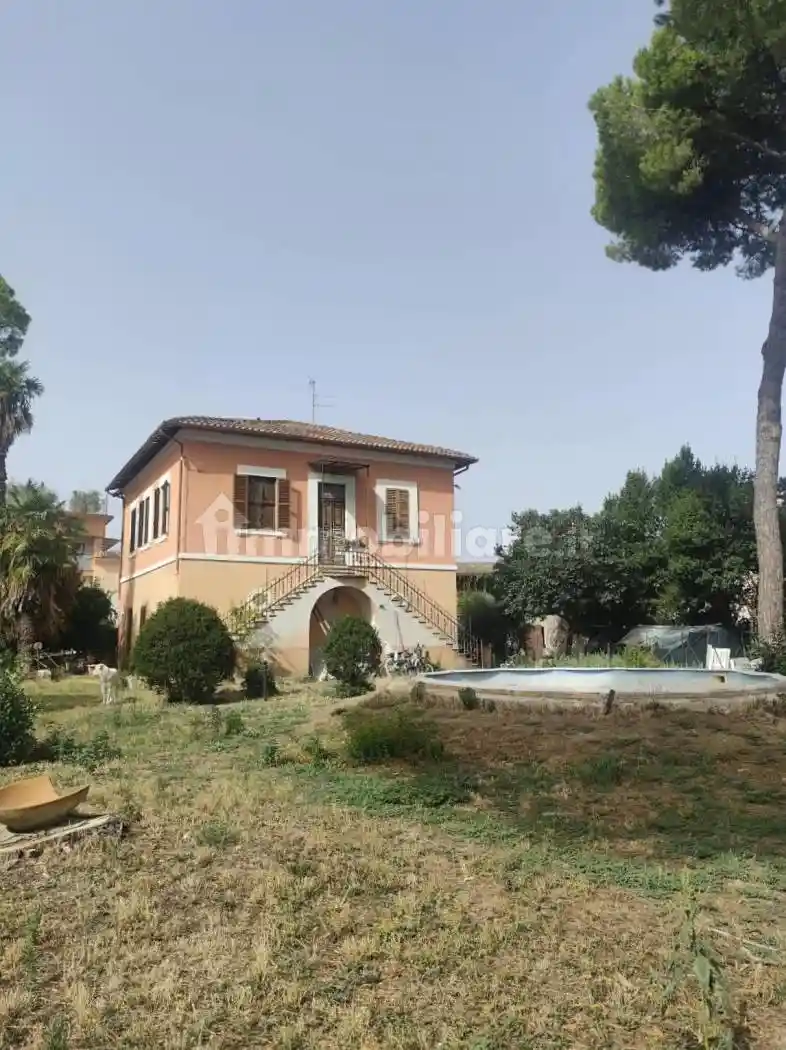 Villa in vendita a Foligno