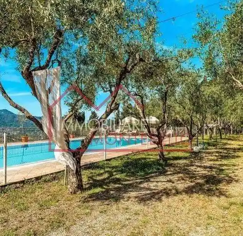 Palazzo - Edificio in vendita a Camaiore