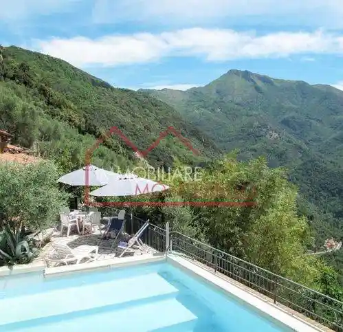 Rustico - Casale in vendita a Camaiore