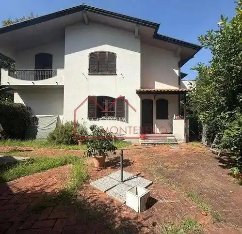 Villa in vendita a Viareggio