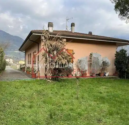 Villa in vendita a Camaiore
