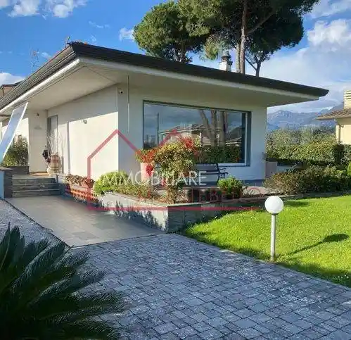 Villa in vendita a Camaiore