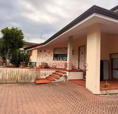 Casa indipendente in vendita a Massarosa