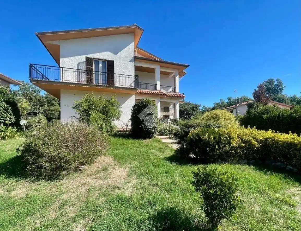 Villa in vendita a Valentano