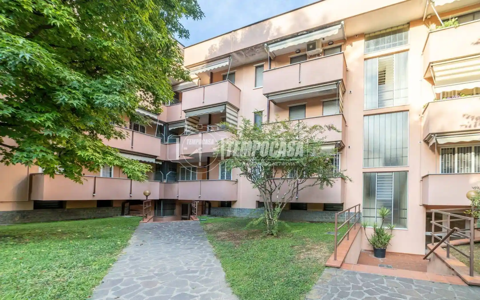 Appartamento in vendita a Pessano con Bornago