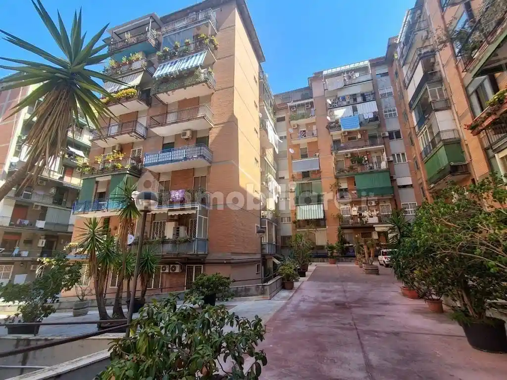 Appartamento in vendita a Napoli