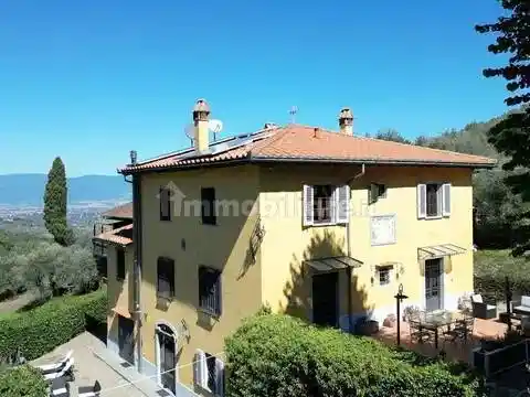 Villa in vendita a Carmignano
