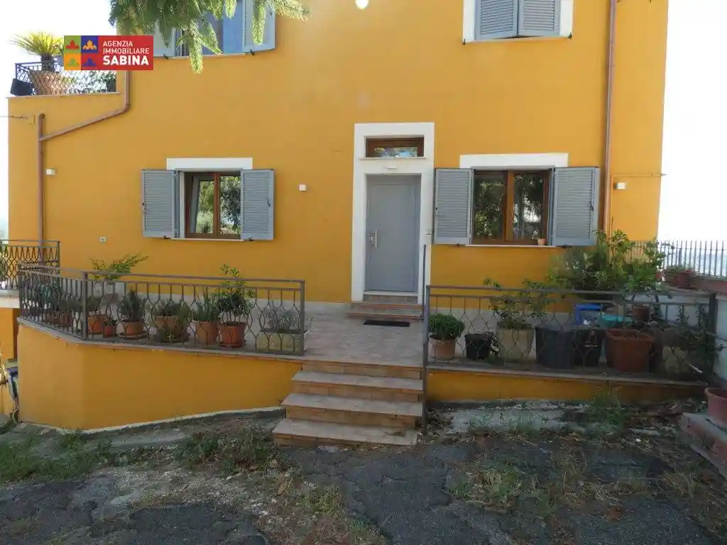 Villa in vendita a Montopoli di Sabina