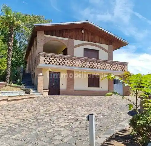 Villa in vendita a Godiasco Salice Terme