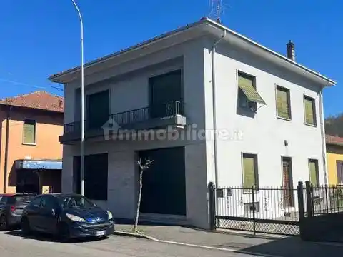 Palazzo - Edificio in vendita a Cittiglio
