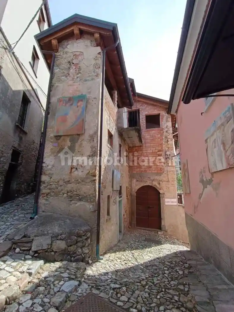 Rustico - Casale in vendita a Casalzuigno