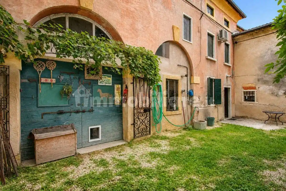 Rustico - Casale in vendita a Sant'Ambrogio di Valpolicella