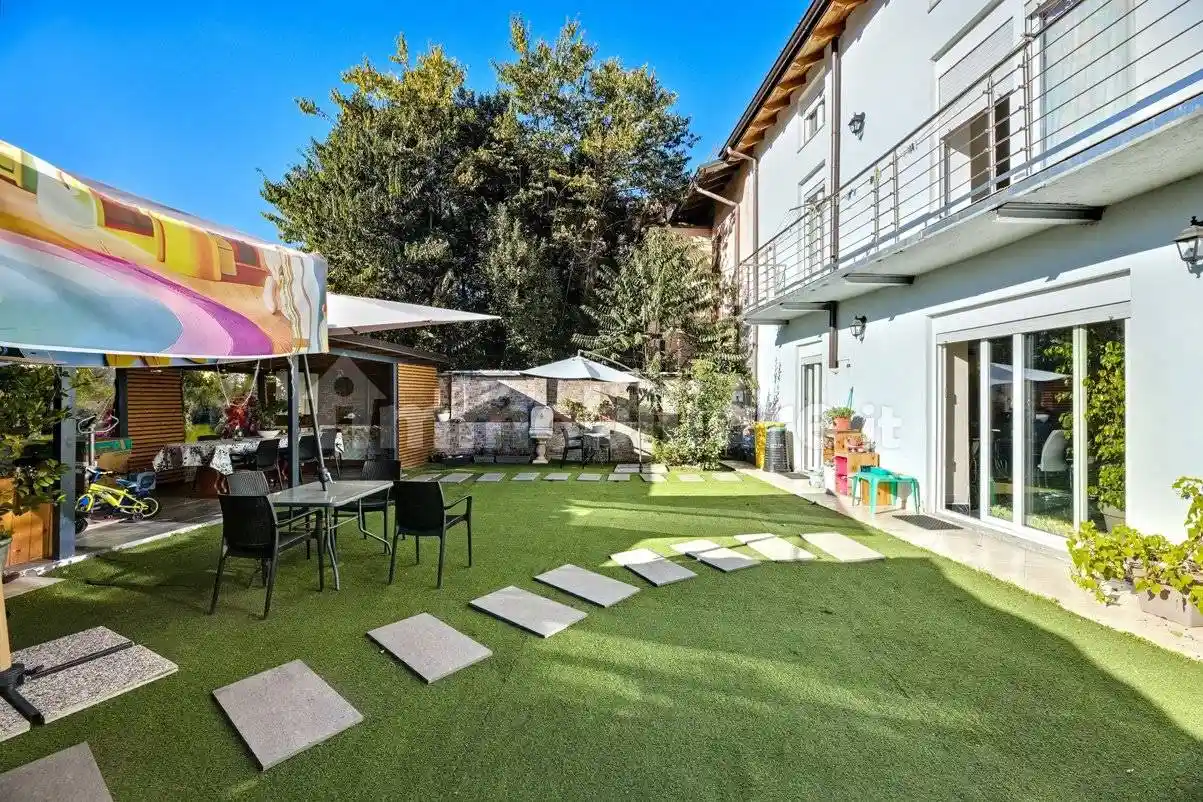 Casa indipendente in vendita a Varese