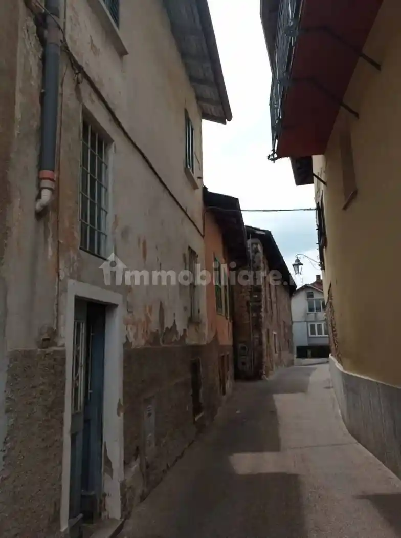 Rustico - Casale in vendita a Besano