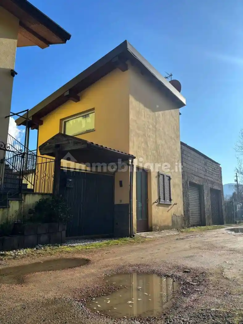 Rustico - Casale in vendita a Bisuschio