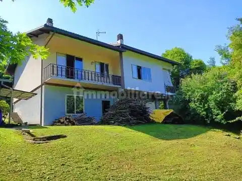 Villa in vendita a Gemonio