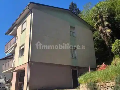 Villa in vendita a Cuasso al Monte