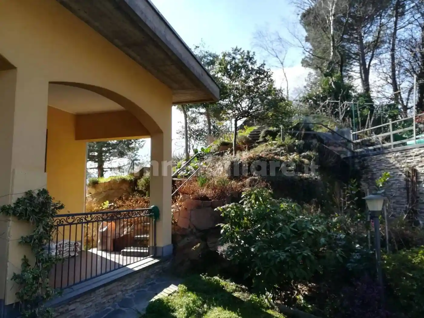 Villa in vendita a Cuasso al Monte