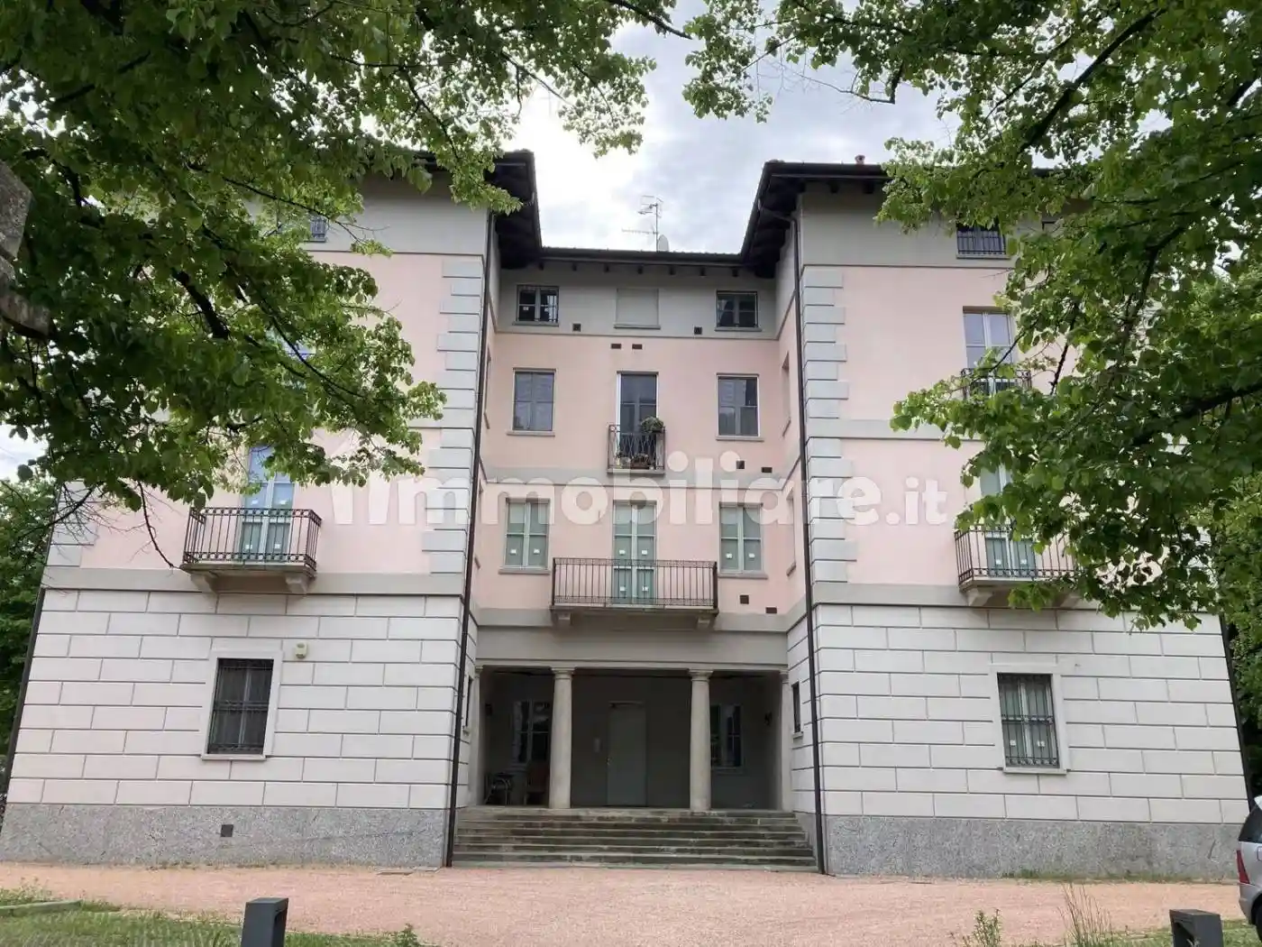 Appartamento in vendita a Bisuschio