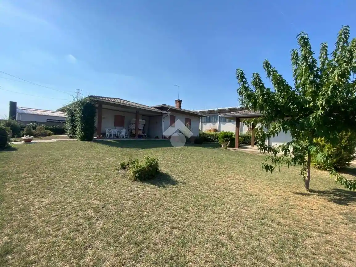 Villa in vendita a Rosà