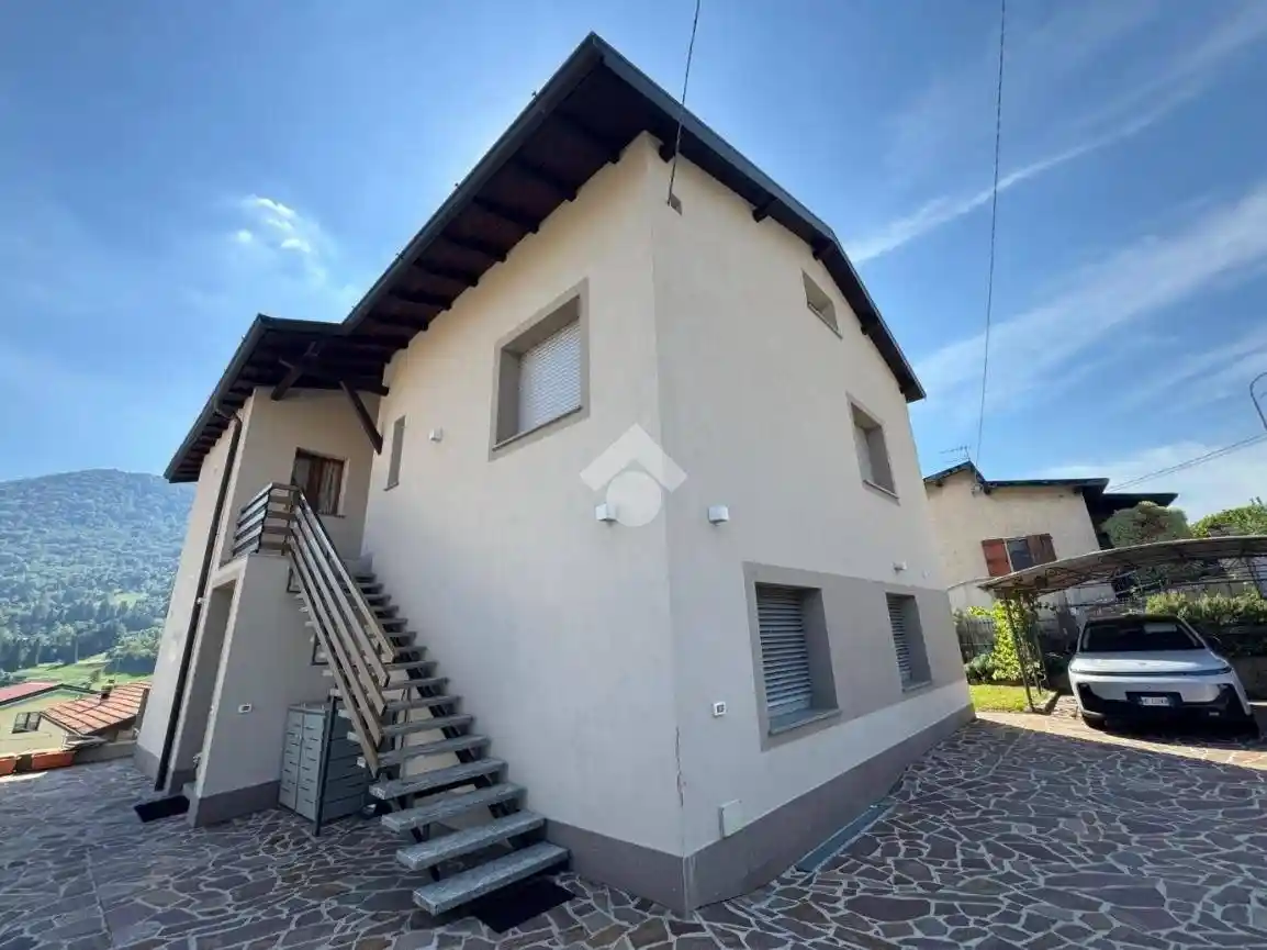 Appartamento in affitto a Solto Collina