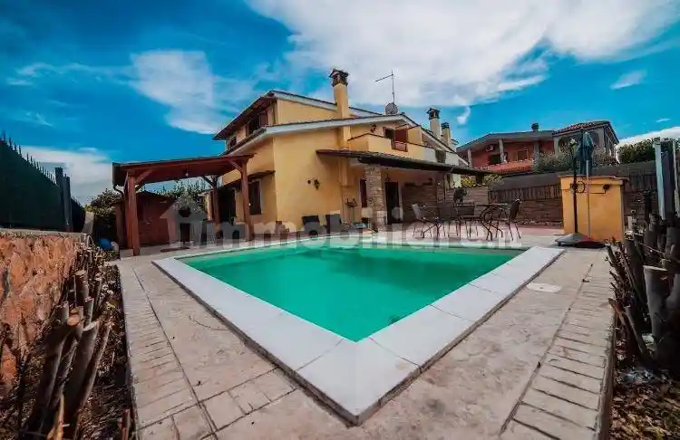 Villa in affitto a Ladispoli