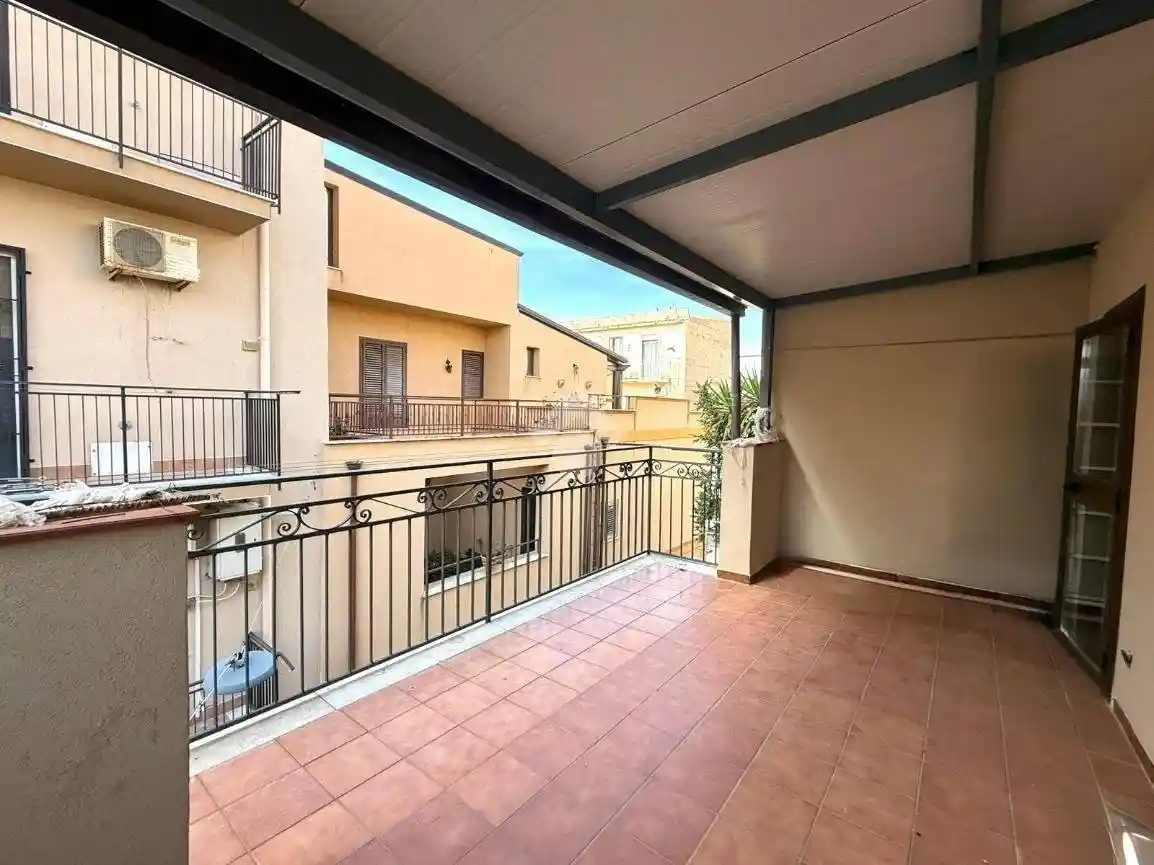 Palazzo - Edificio in vendita a Altavilla Milicia