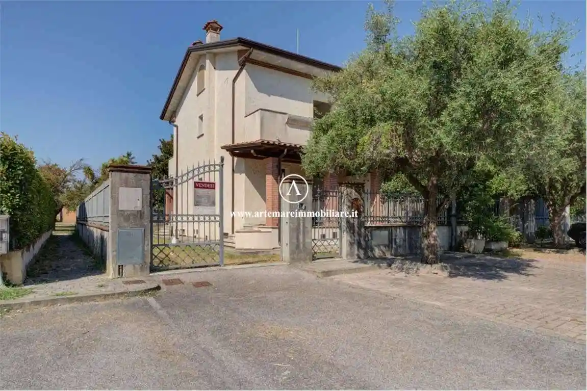 Villa in vendita a Seravezza