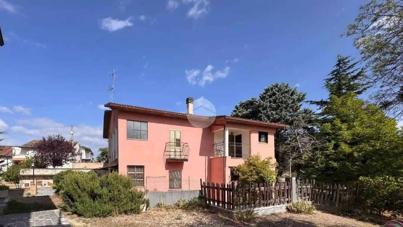 Casa indipendente in vendita a L'Aquila