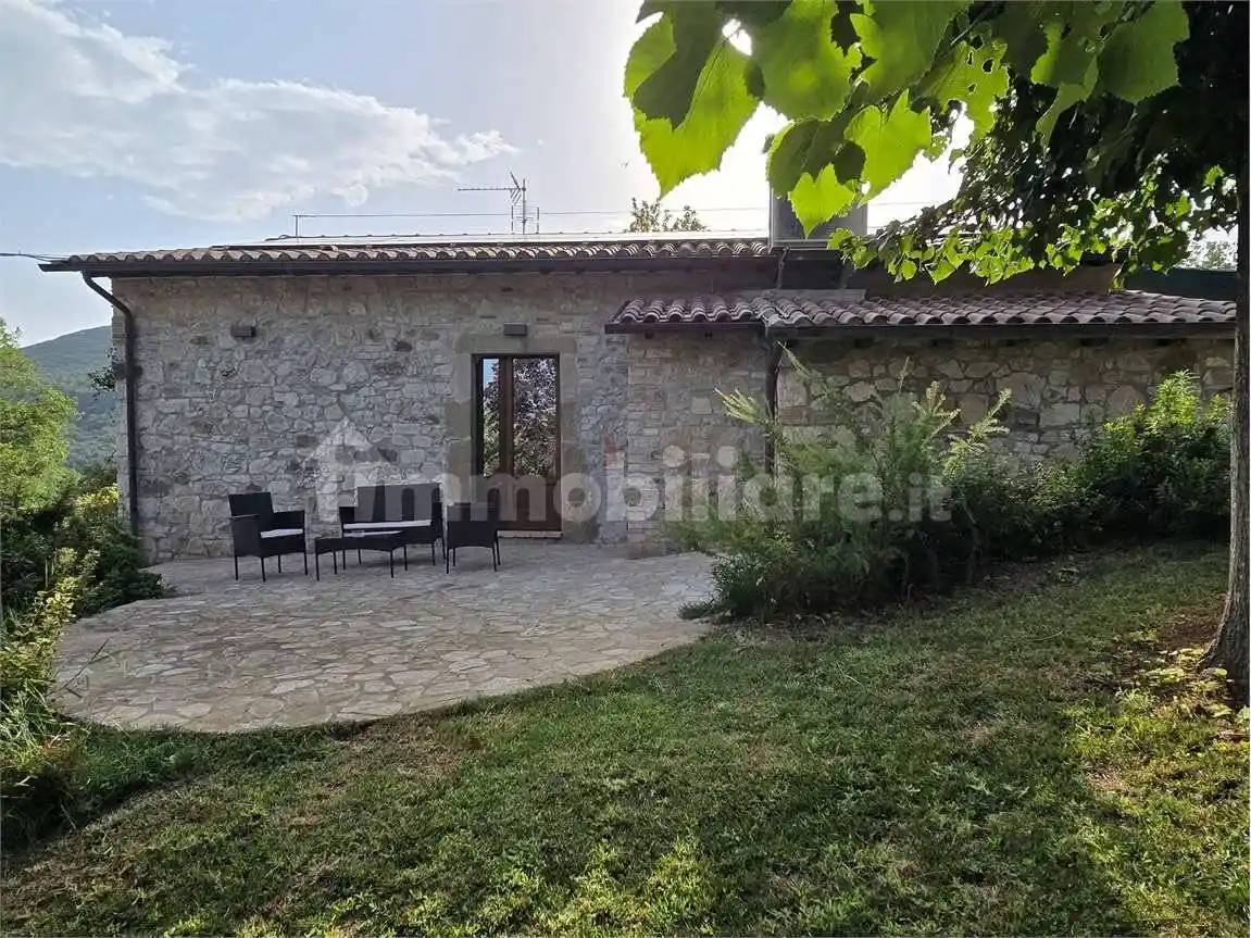 Casa indipendente in affitto a Todi