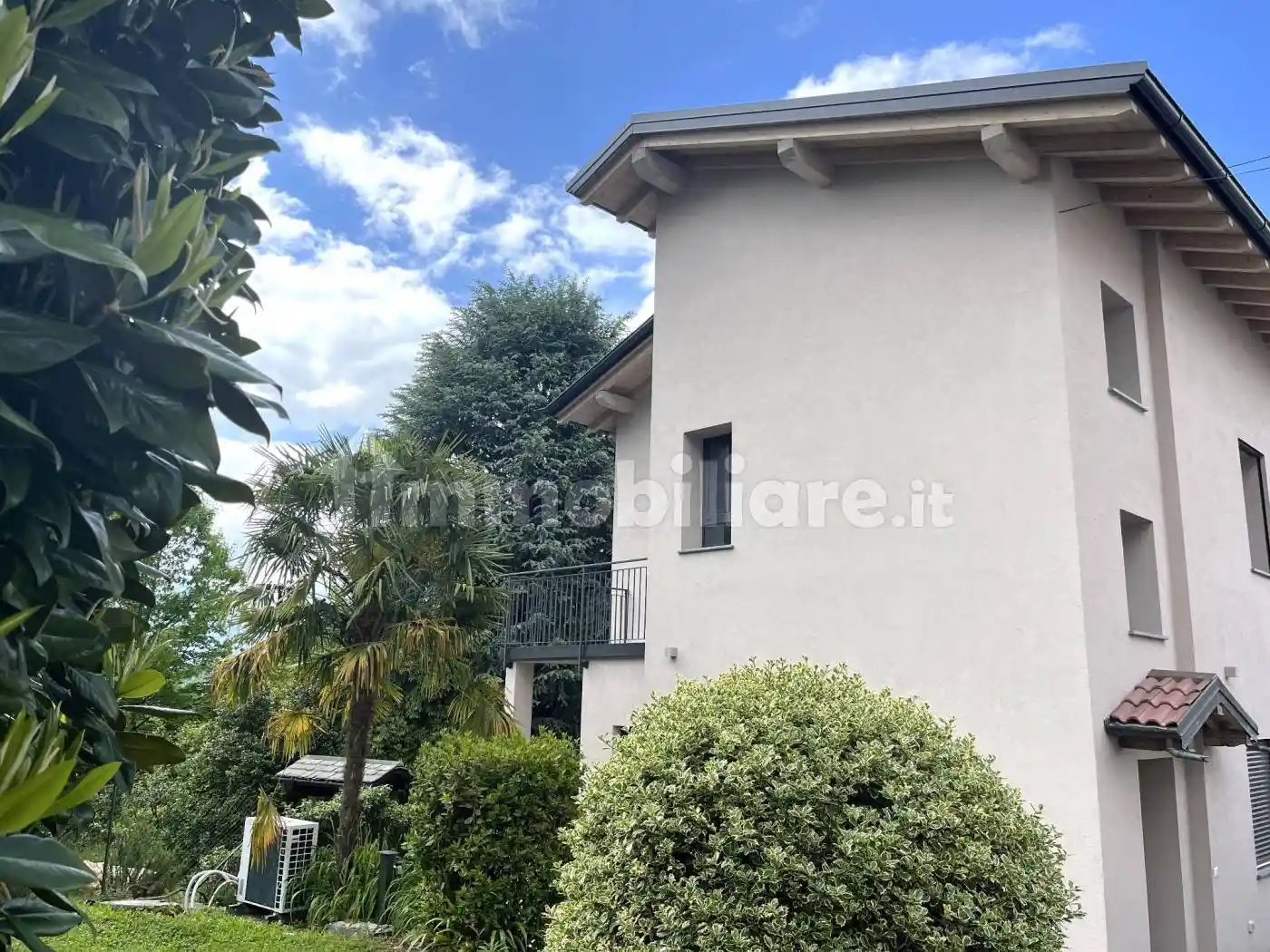 Appartamento in affitto a Colico