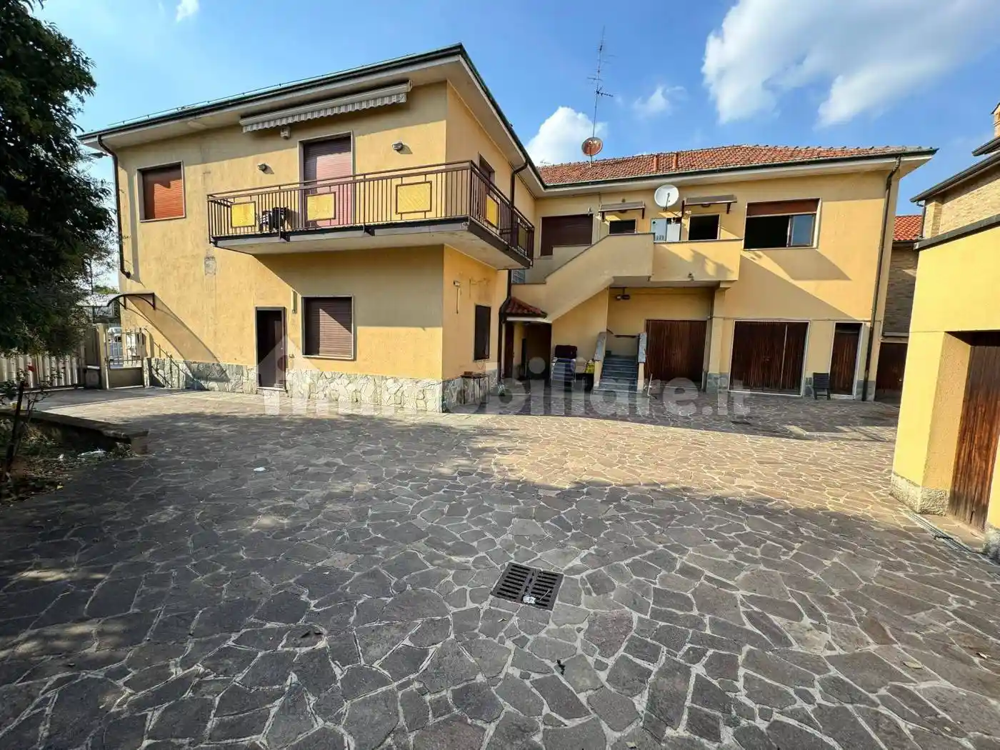 Palazzo - Edificio in vendita a Cesate