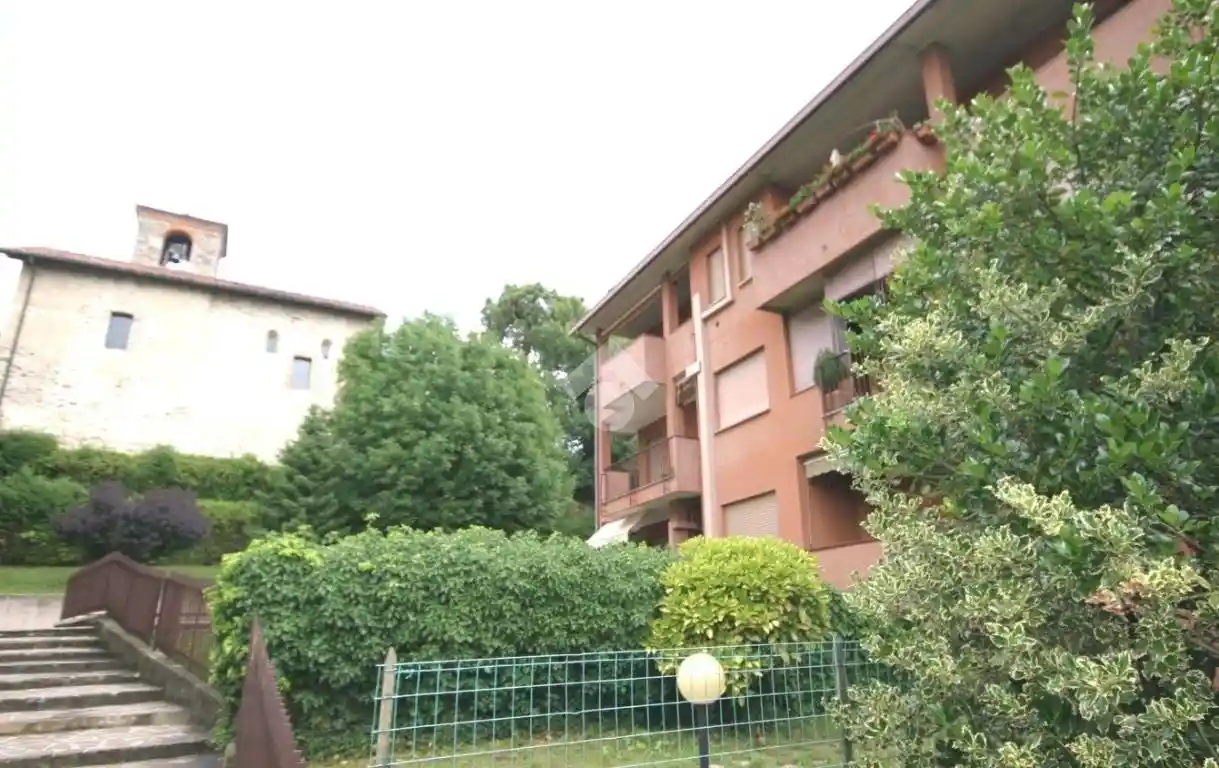 Appartamento in vendita a Barzanò