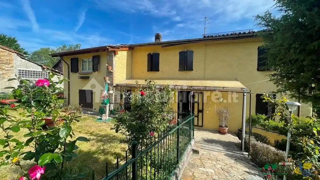 Villa in vendita a Tizzano Val Parma