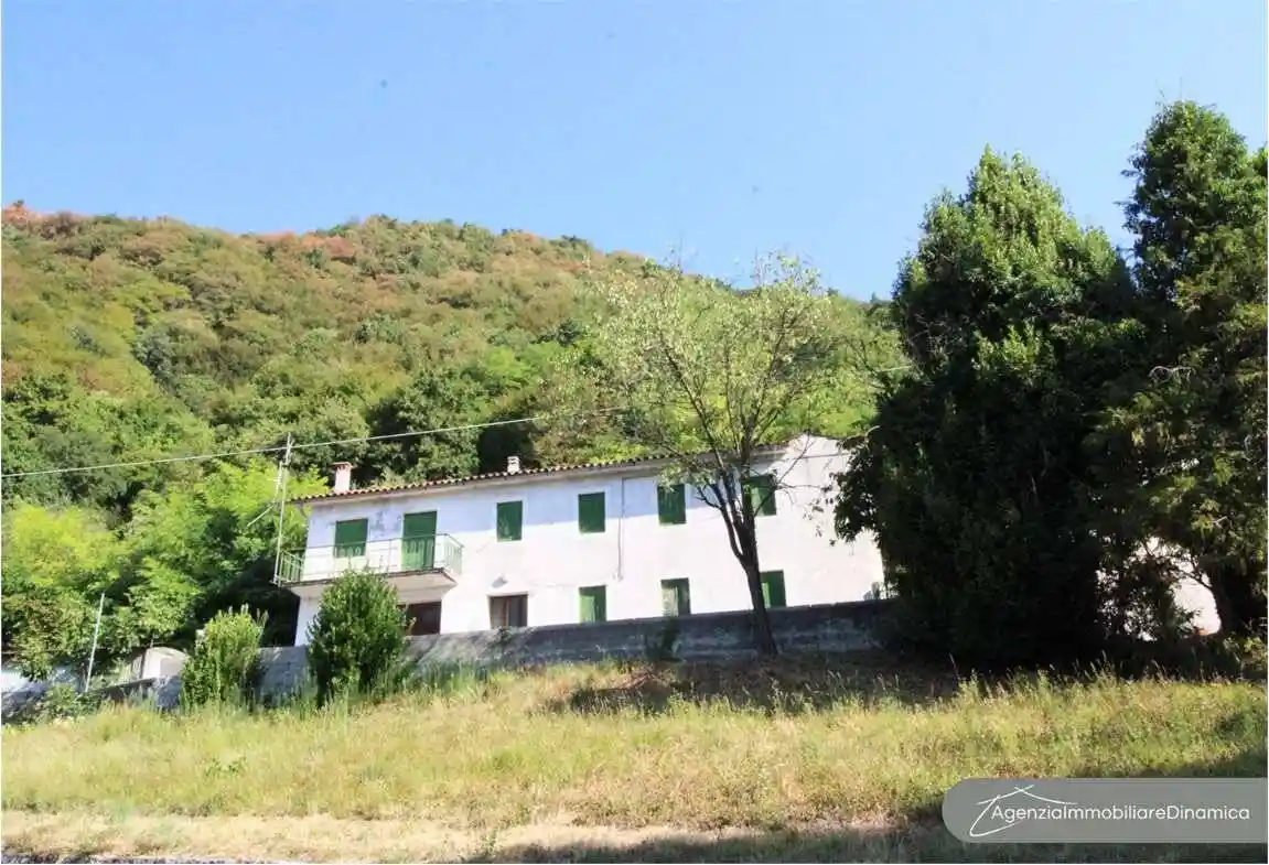Rustico - Casale in vendita a Vittorio Veneto