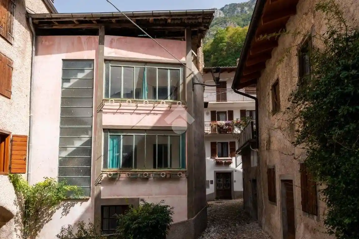 Casa indipendente in vendita a Vallarsa