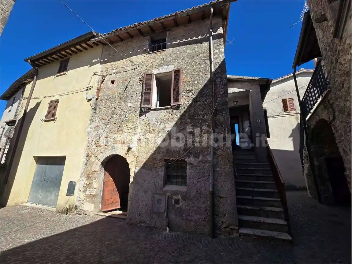 Casa indipendente in vendita a Montecastrilli