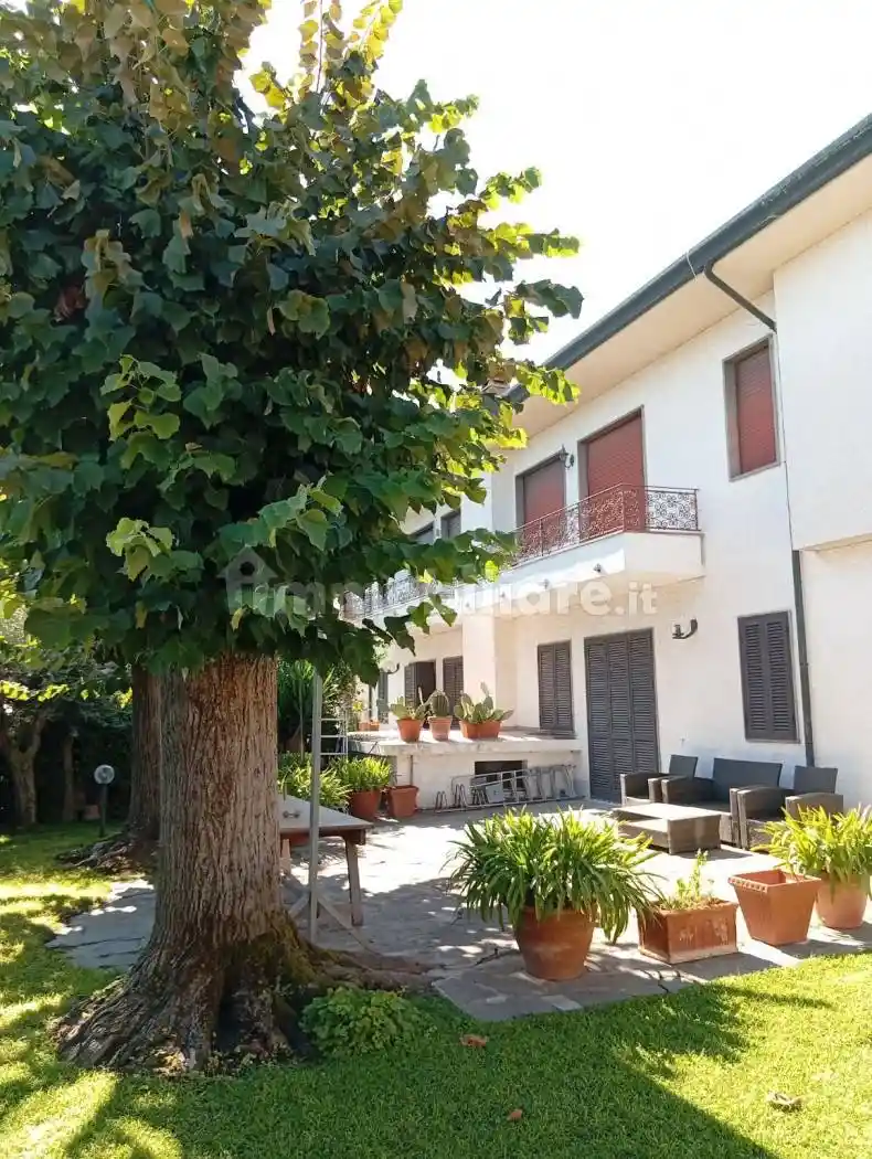 Villa in vendita a Viareggio
