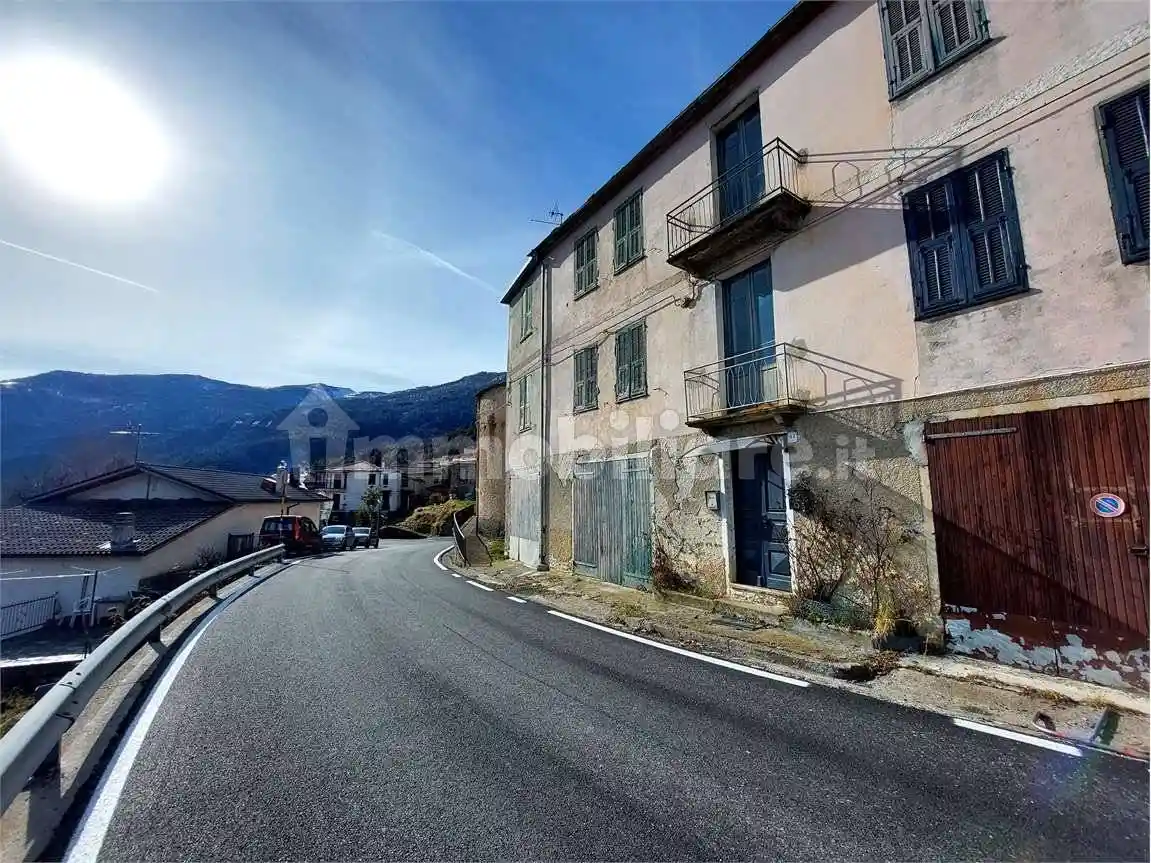 Casa indipendente in vendita a Mendatica