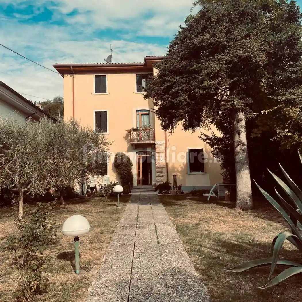 Palazzo - Edificio in vendita a Sant'Ambrogio di Valpolicella