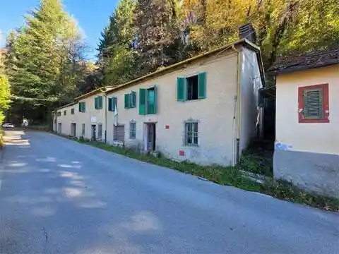 Palazzo - Edificio in vendita a Piazza al Serchio
