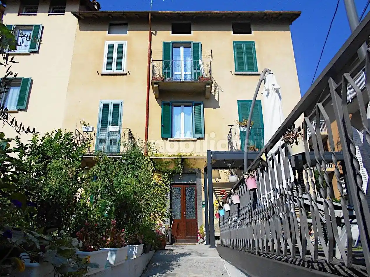 Casa indipendente in vendita a Oliveto Lario