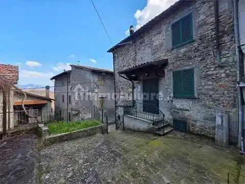 Villa in vendita a Camporgiano