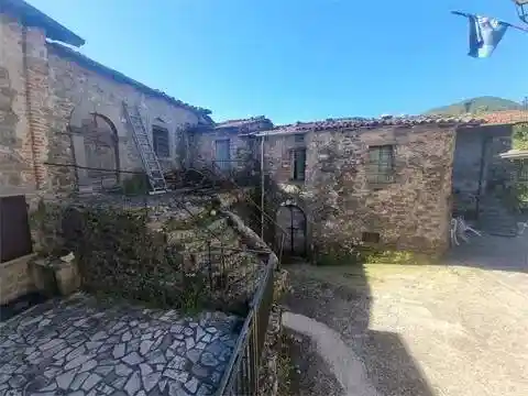 Villa in vendita a Piazza al Serchio