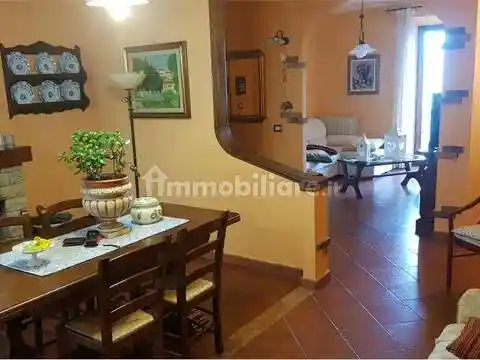 Appartamento in vendita a Camporgiano