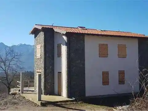 Villa in vendita a Castiglione di Garfagnana